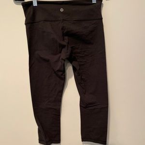 Lulu Lemon black cropped leggings